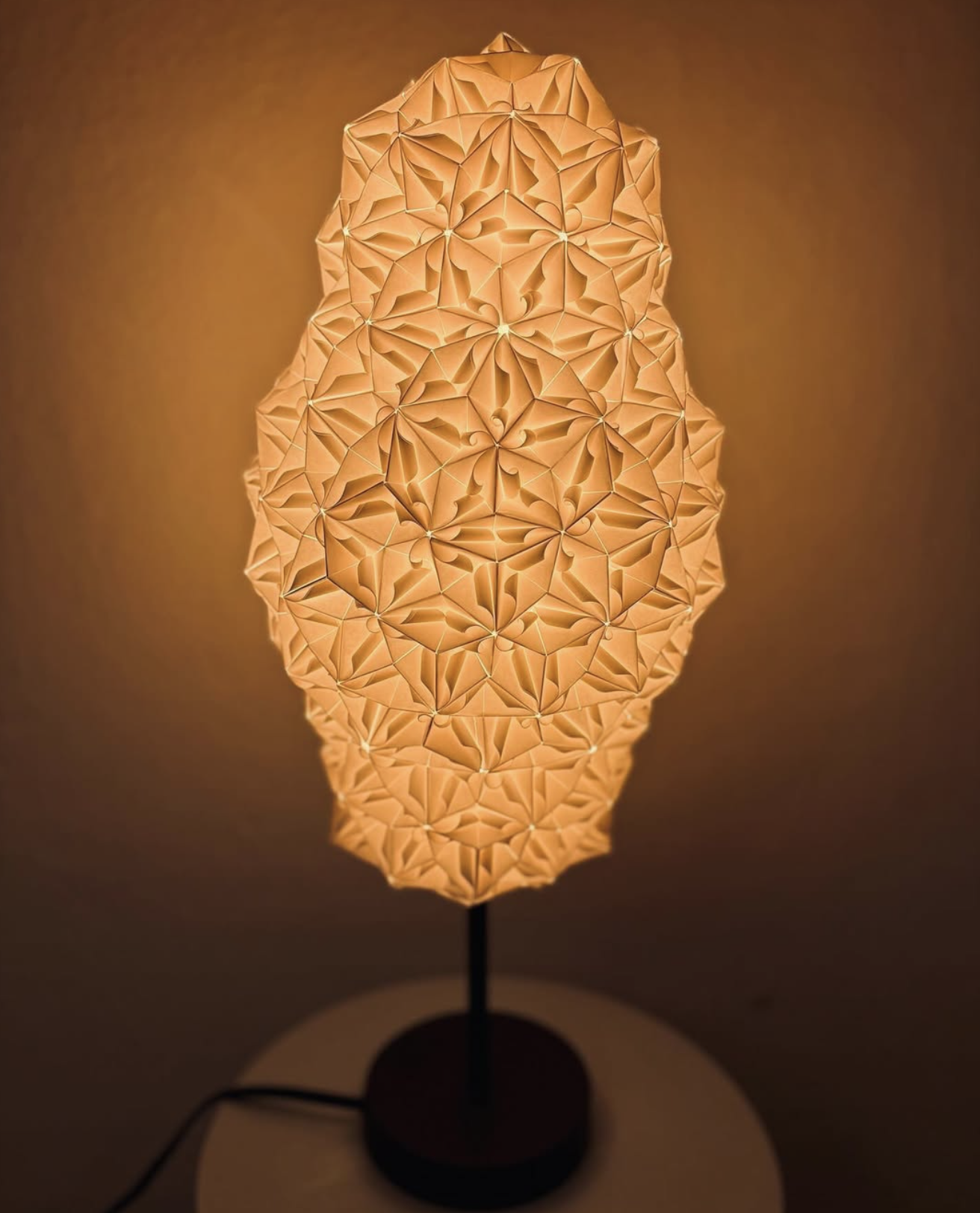 Oval tessellation lamp